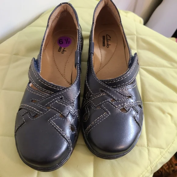 Clarks Women's Navy Flats with Stitch Detail - Picture 5 of 11